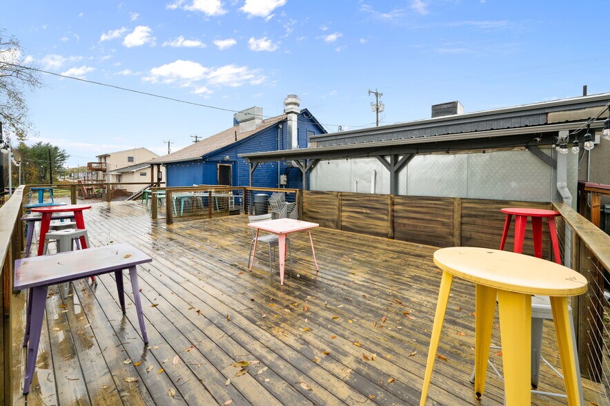 More Photos Of 17 S Main St, Brooklyn Freestanding For Sale