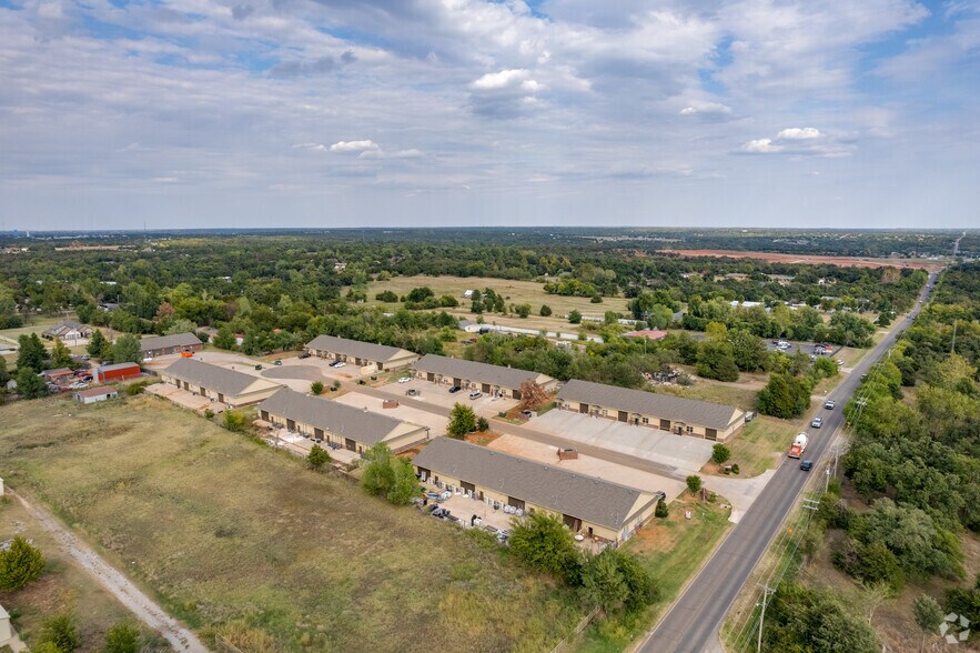 More Photos Of 7042 Highwater Cir, Edmond Light Distribution For Lease