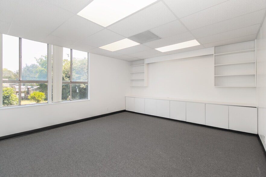 More Photos Of 1021 E Walnut St, Pasadena Medical For Lease