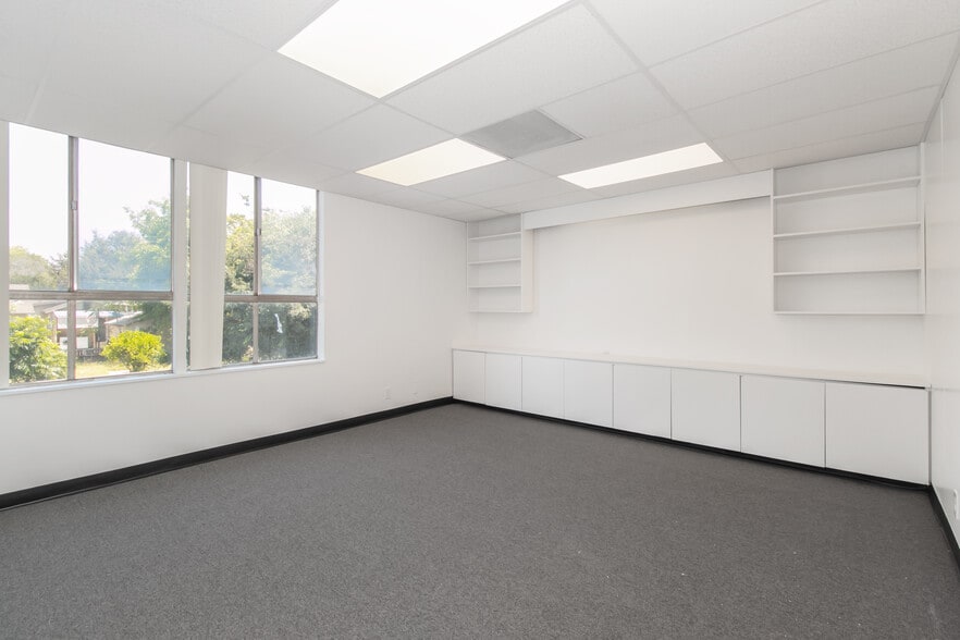 More Photos Of 1021 E Walnut St, Pasadena Medical For Lease