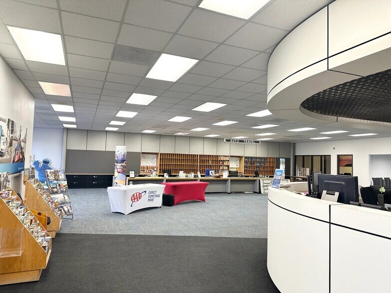 More Photos Of 2100 S Tamiami Trl, Venice Office For Sale