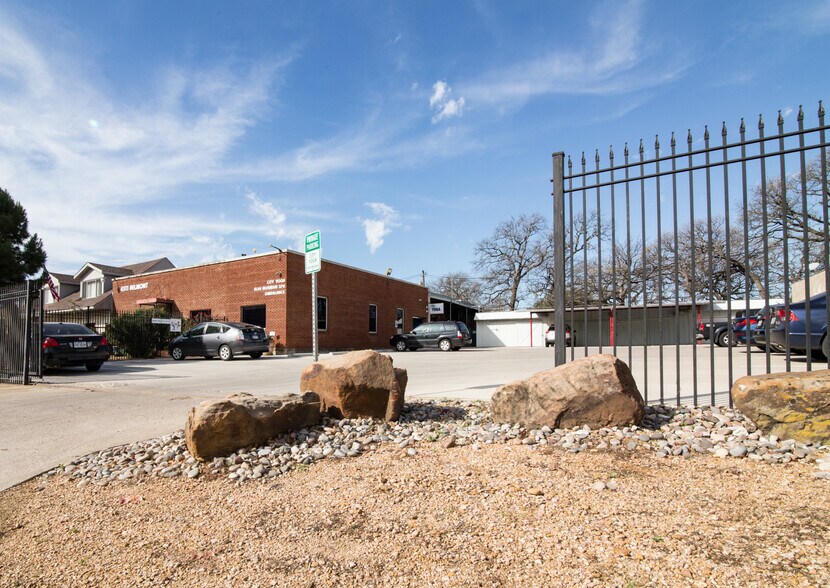 More Photos Of 4311 Belmont Ave, Dallas Storefront Retail Residential For Lease