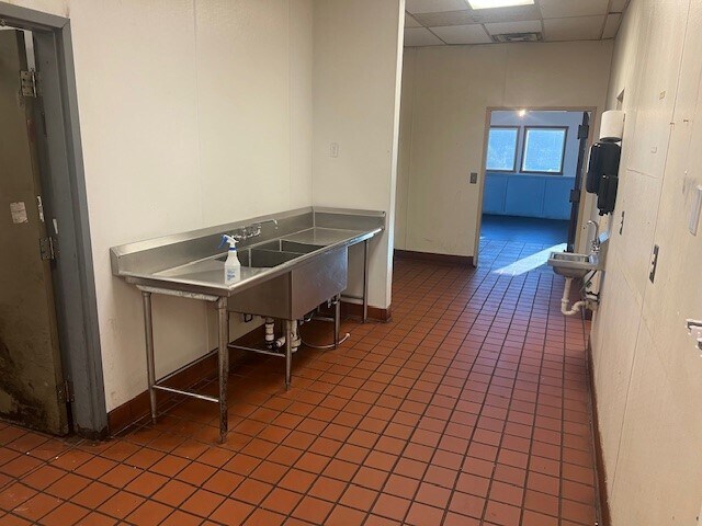 More Photos Of 109 Crossings Mall, Elkview Restaurant For Lease