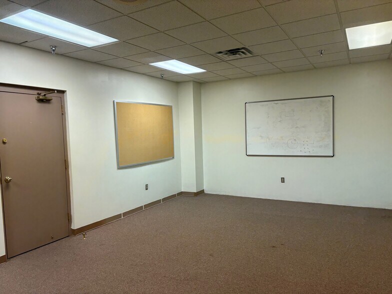 More Photos Of 22290 Timberlake Rd, Lynchburg Warehouse For Lease