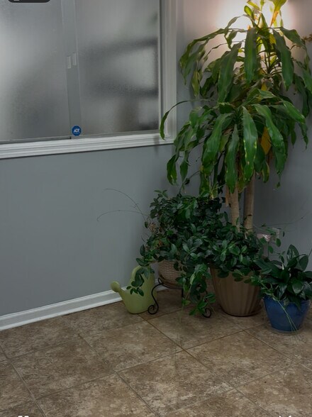 More Photos Of 737 Main St, Stone Mountain Office For Lease