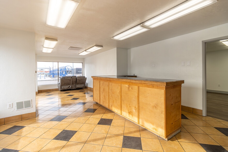 More Photos Of 525 E Clark St, Pocatello Auto Repair For Lease