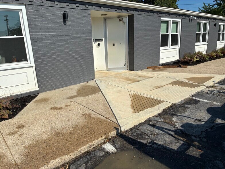 More Photos Of 522 W 8th St, Anderson Office For Lease