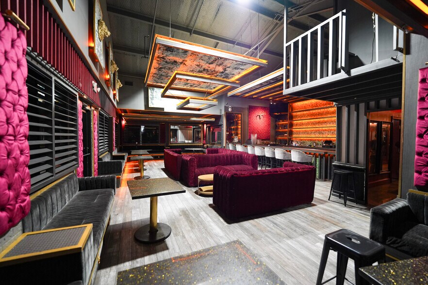 More Photos Of 2735 Washington Ave, Houston Freestanding For Lease