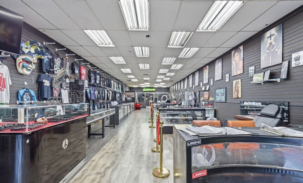 More Photos Of 6670 Hollywood Blvd, Los Angeles Storefront For Sale