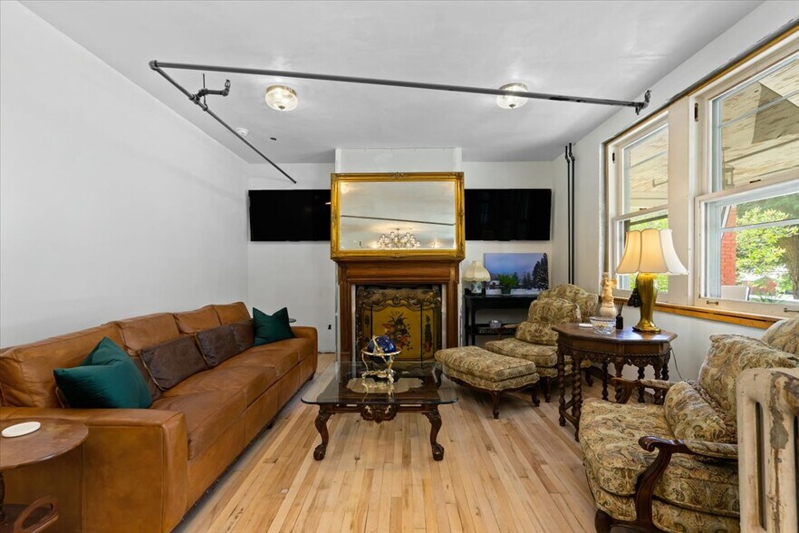 More Photos Of 99 Satherfield Rd, Silverton Hospitality For Sale