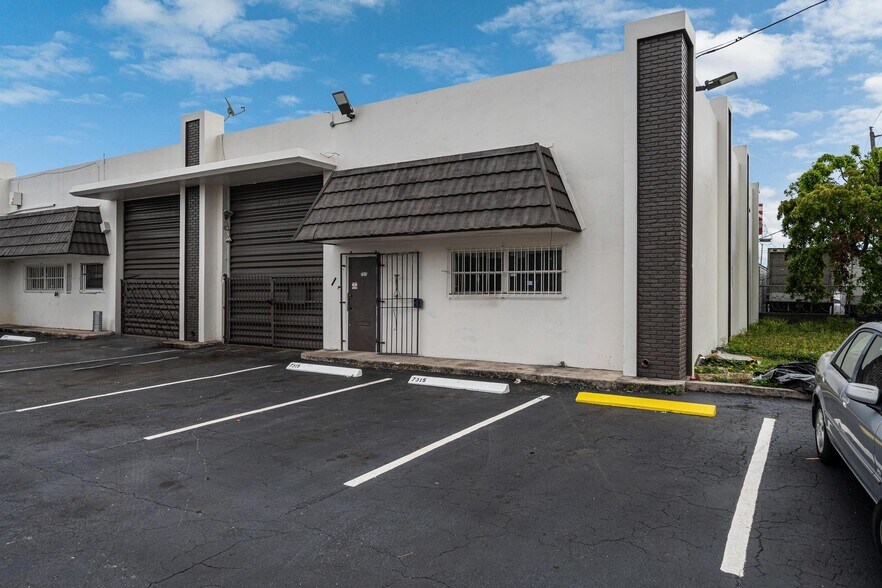 More Photos Of 7315-7335 NW 32nd Ave, Miami Warehouse For Lease