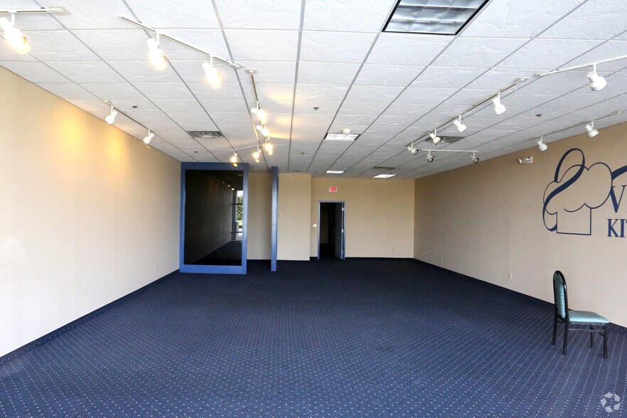 More Photos Of 1901-1907 Commonwealth Dr, Louisville Unknown For Lease