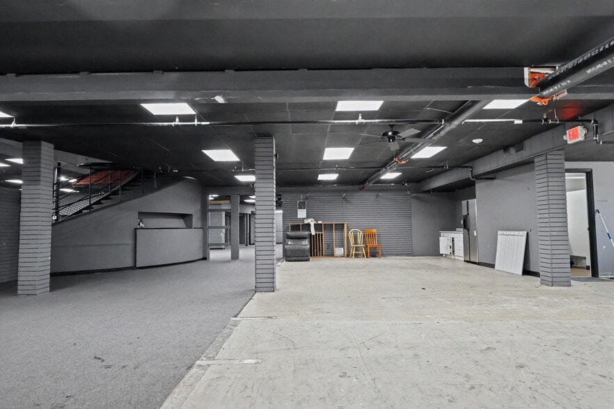 More Photos Of 312 E Main St, Grand Prairie Showroom For Lease