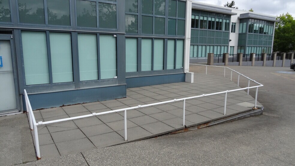 More Photos Of 9180 King George Blvd, Surrey Office For Sale