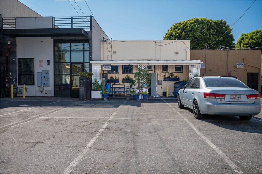 More Photos Of 216 Main St, Seal Beach Storefront For Lease