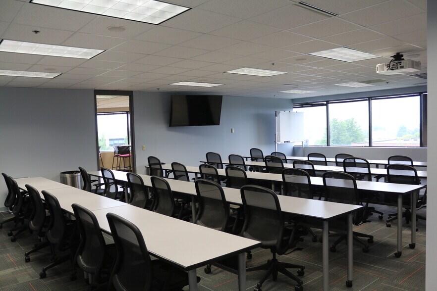 More Photos Of 3201 W White Oaks Dr, Springfield Office For Sale