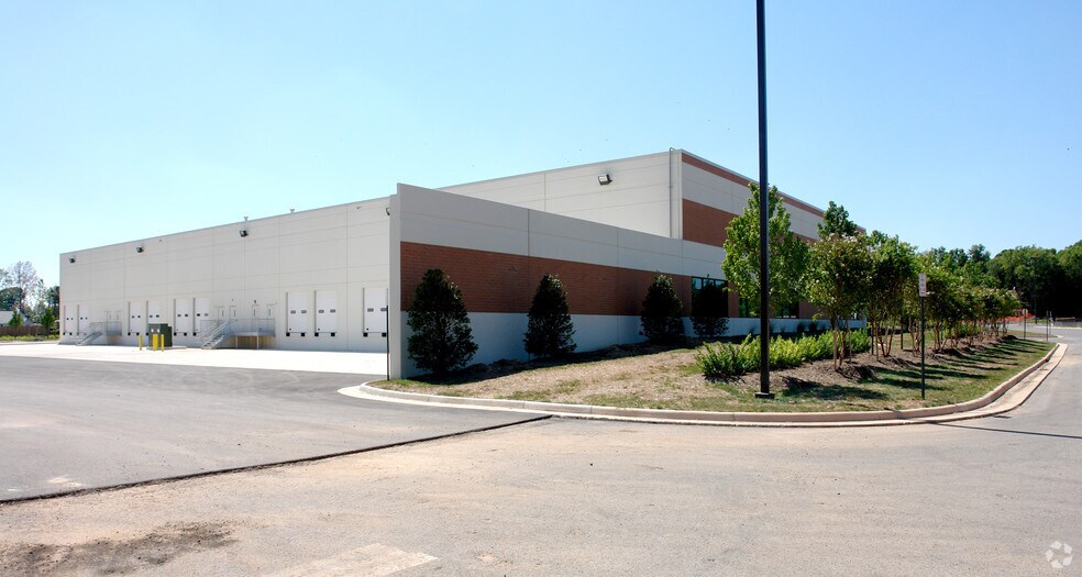More Photos Of 23480 Rock Haven Way, Dulles Town Center Warehouse For Lease