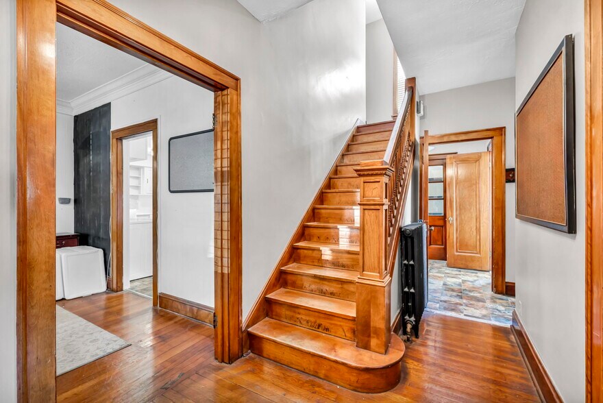 More Photos Of 881 E 222nd St, Euclid Office Residential For Sale