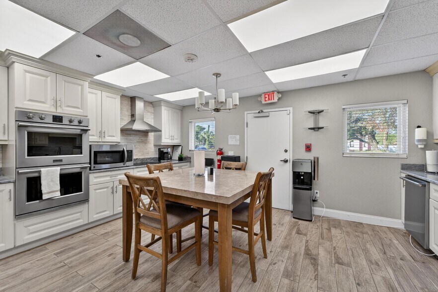 More Photos Of 3411 N 29th St, Tampa Office For Sale