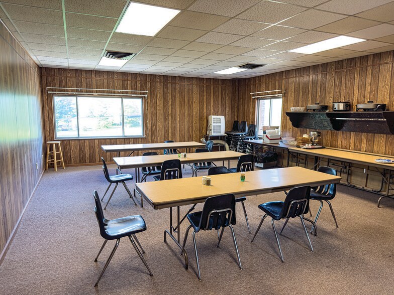 More Photos Of 3154 Depot st, Wawaka Office For Sale