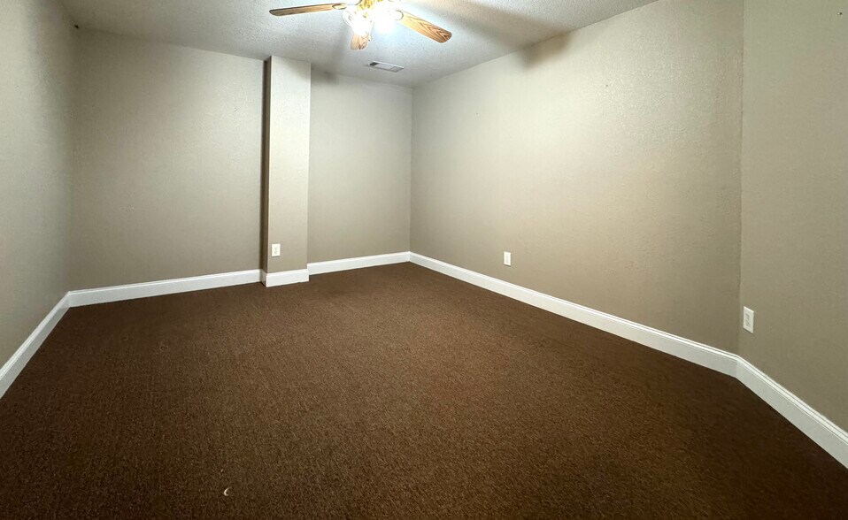 More Photos Of 144 Commerce Pky, Cornelia Flex For Sale