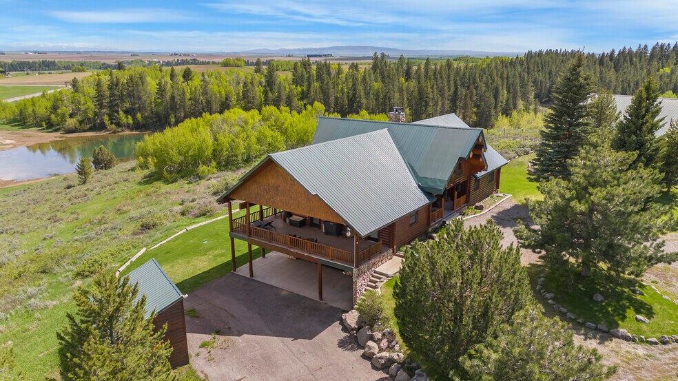 More Photos Of 1665 Whisper Ridge Rd, Ashton Hotel For Sale