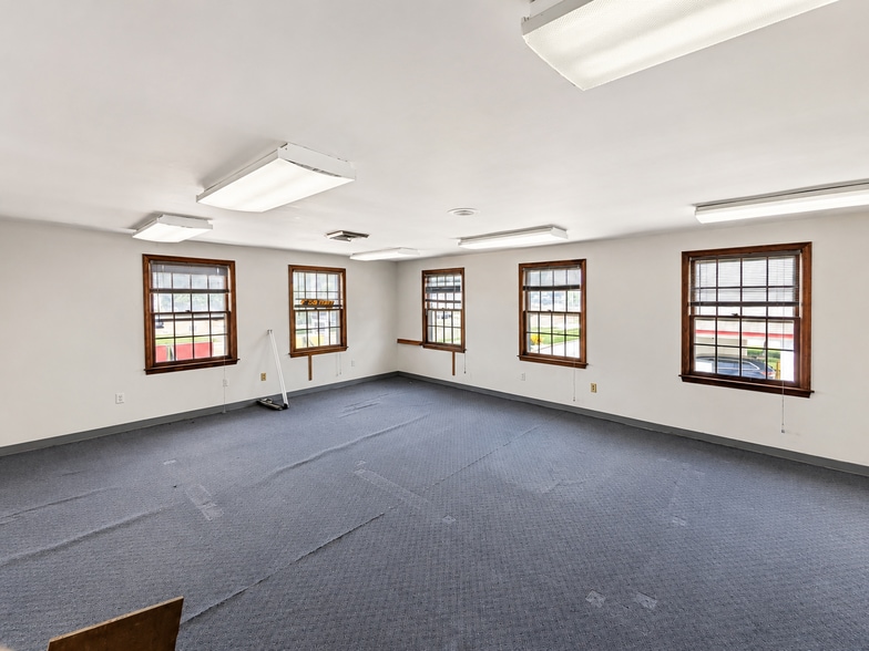 More Photos Of 880 Boston Post Rd, Old Saybrook Storefront Retail Office For Sale