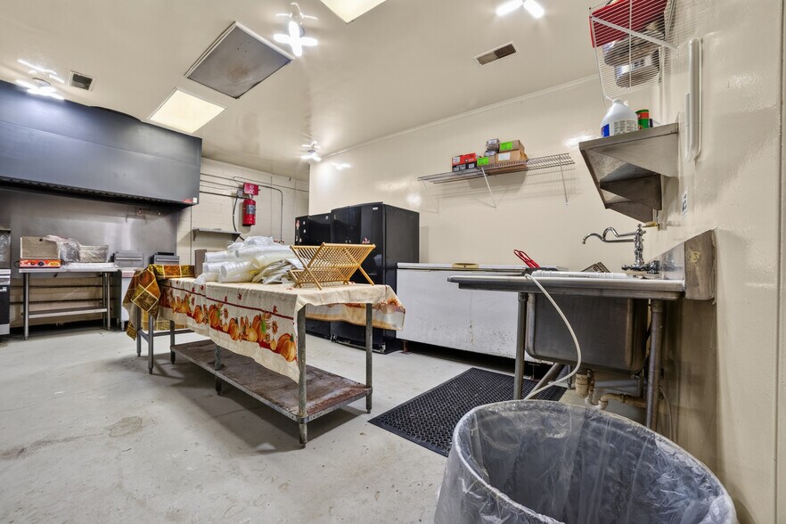 More Photos Of 1030 Dry Branch Rd, Hopkins General Retail For Sale