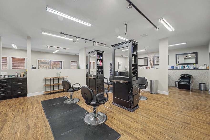 More Photos Of 1133 NW J St, Bentonville Office For Sale