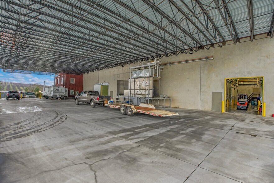 More Photos Of Stadelman, Hood River Industrial For Sale