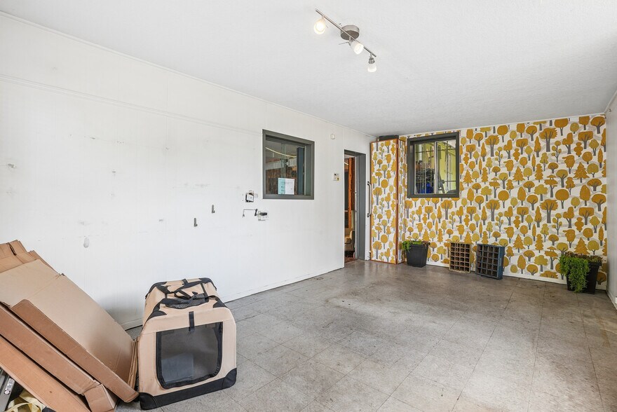 More Photos Of 1114 SE Clay St, Portland Freestanding For Sale