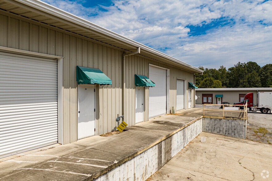 More Photos Of 24 Joe Kennedy Blvd, Statesboro Warehouse For Lease