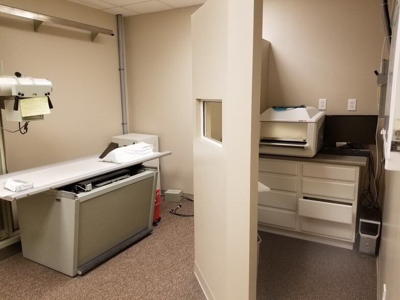 More Photos Of 239 Ash St, Tipton Medical For Lease