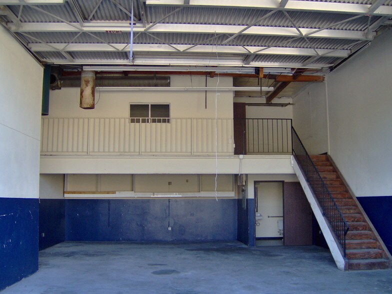 More Photos Of 24309 Creekside Rd, Valencia Service For Lease