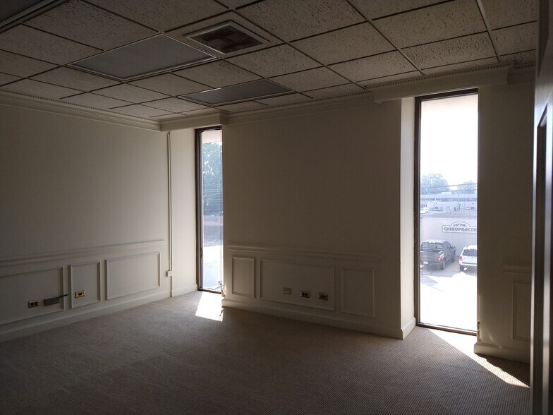 More Photos Of 141 New St, Macon-Bibb Office For Lease