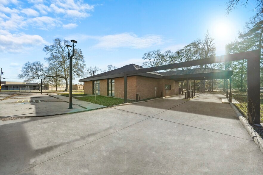More Photos Of 14060 Grangerland Rd, Conroe Bank For Sale