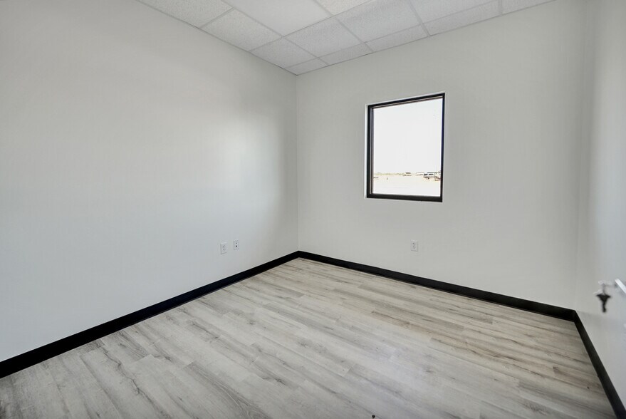 More Photos Of 5902 County Rd 135 rd, Midland Warehouse For Lease