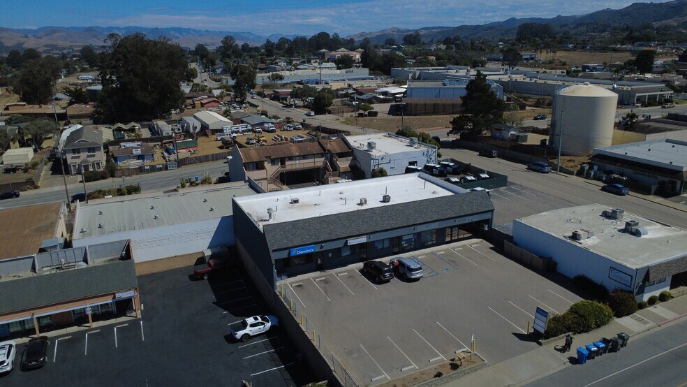 More Photos Of 2084 9th St, Los Osos Storefront For Sale