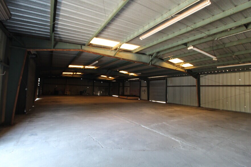 More Photos Of 850 2nd St, Winter Haven Warehouse For Lease