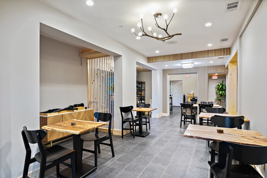 More Photos Of 56 Grove Ave, Saint Augustine Restaurant For Sale