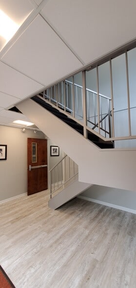 More Photos Of 110 S Hager Ave, Barrington Office For Lease