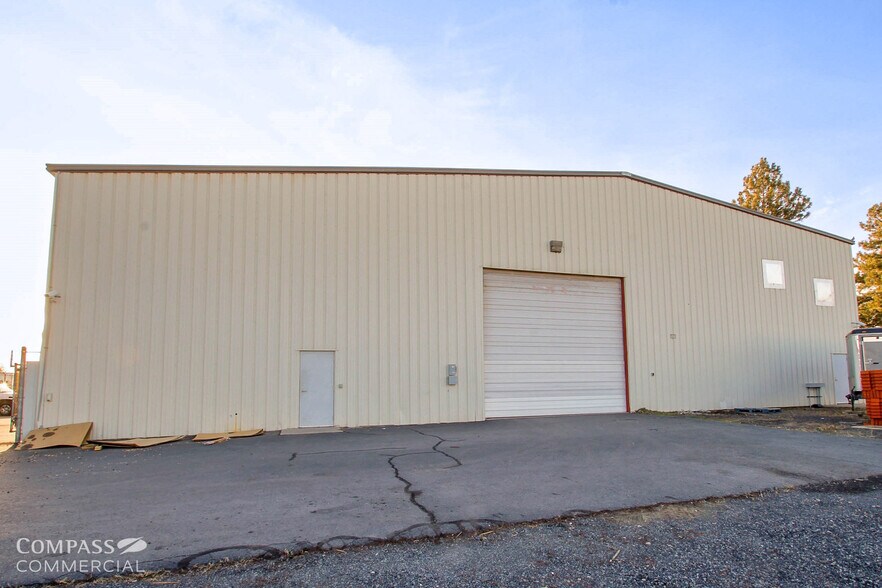 More Photos Of 110 SE 9th St, Bend Manufacturing For Lease