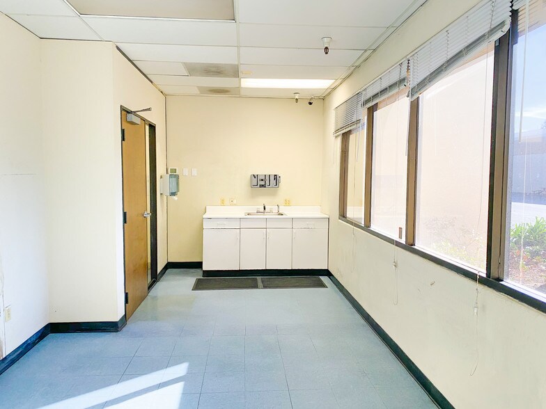 More Photos Of 550-576 Sycamore Dr, Milpitas Research And Development For Sale