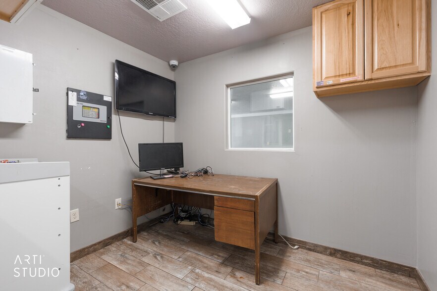 More Photos Of 3767 S Scenic Blvd, Littlefield Flex For Sale