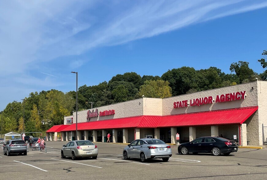 More Photos Of 2200 June Pky, Zanesville Supermarket For Sale