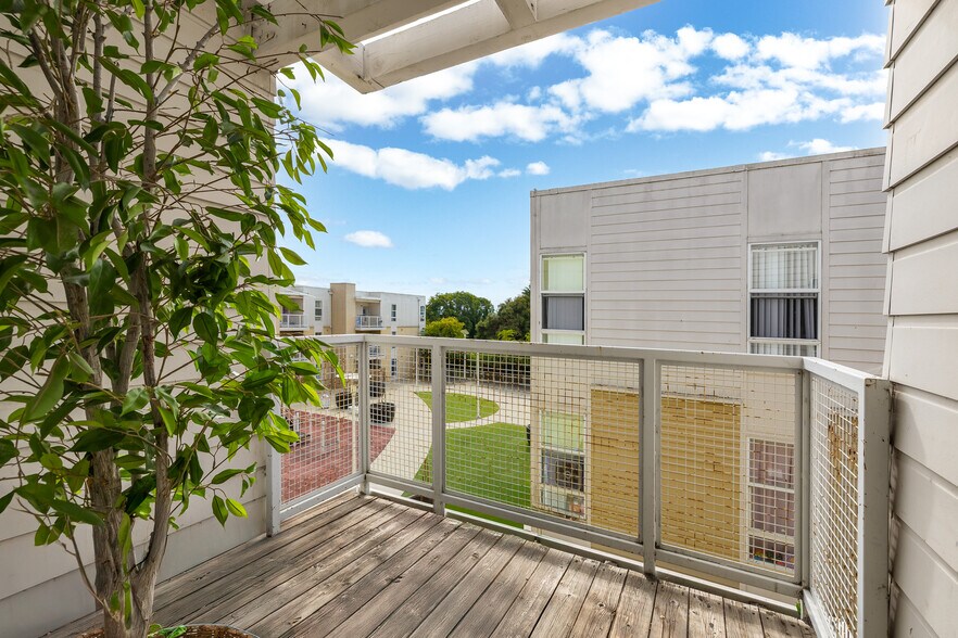 More Photos Of 1730 Bay Rd, Palo Alto Apartments For Sale