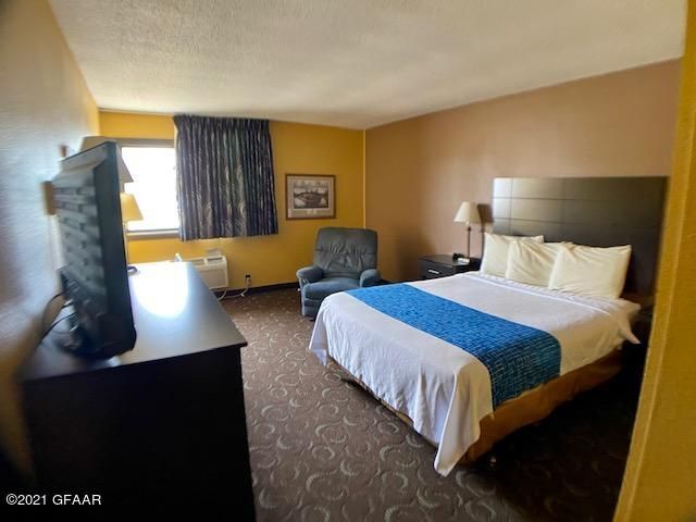 More Photos Of 903 Park St W, Park River Hotel For Sale