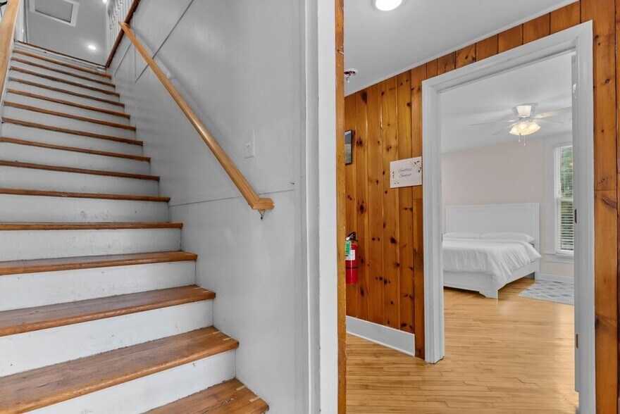 More Photos Of 509 W Main St, Fries Hotel For Sale