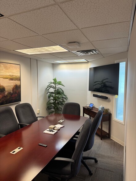 More Photos Of 750 Barksdale Rd, Newark Office For Lease