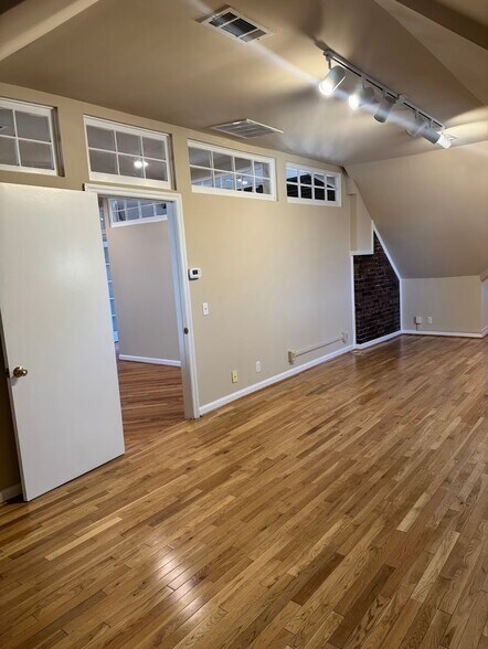 More Photos Of 143 4th Ave N, Franklin Loft Creative Space For Lease